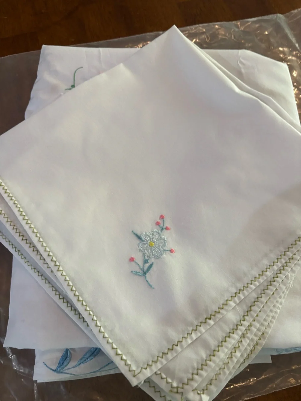 Oval Table Cloth 84”x72” With 8 Matching Napkins 17”x17” Blue Embroidered Flower